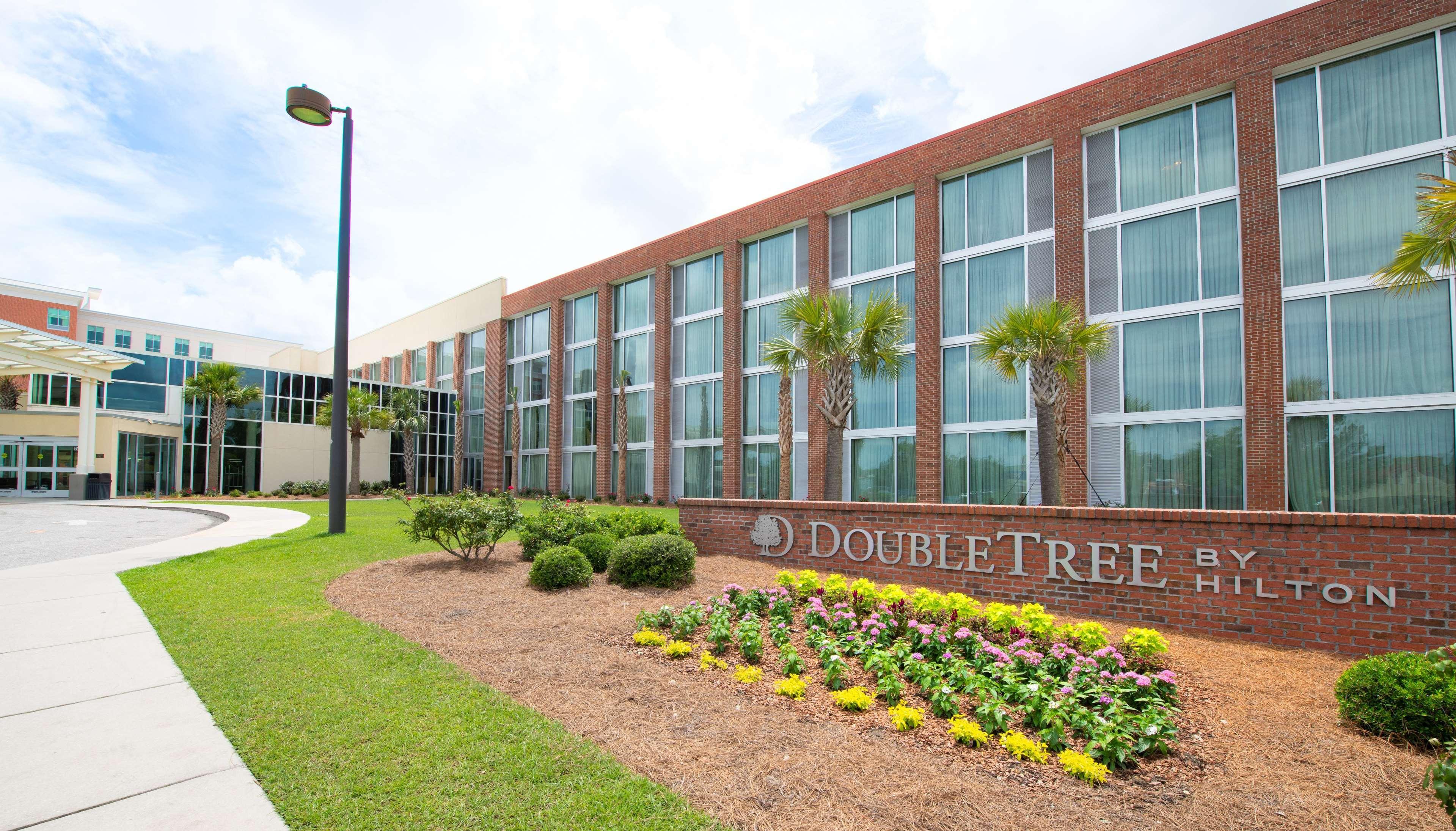 Doubletree Hotel & Suites Charleston Airport Exterior foto